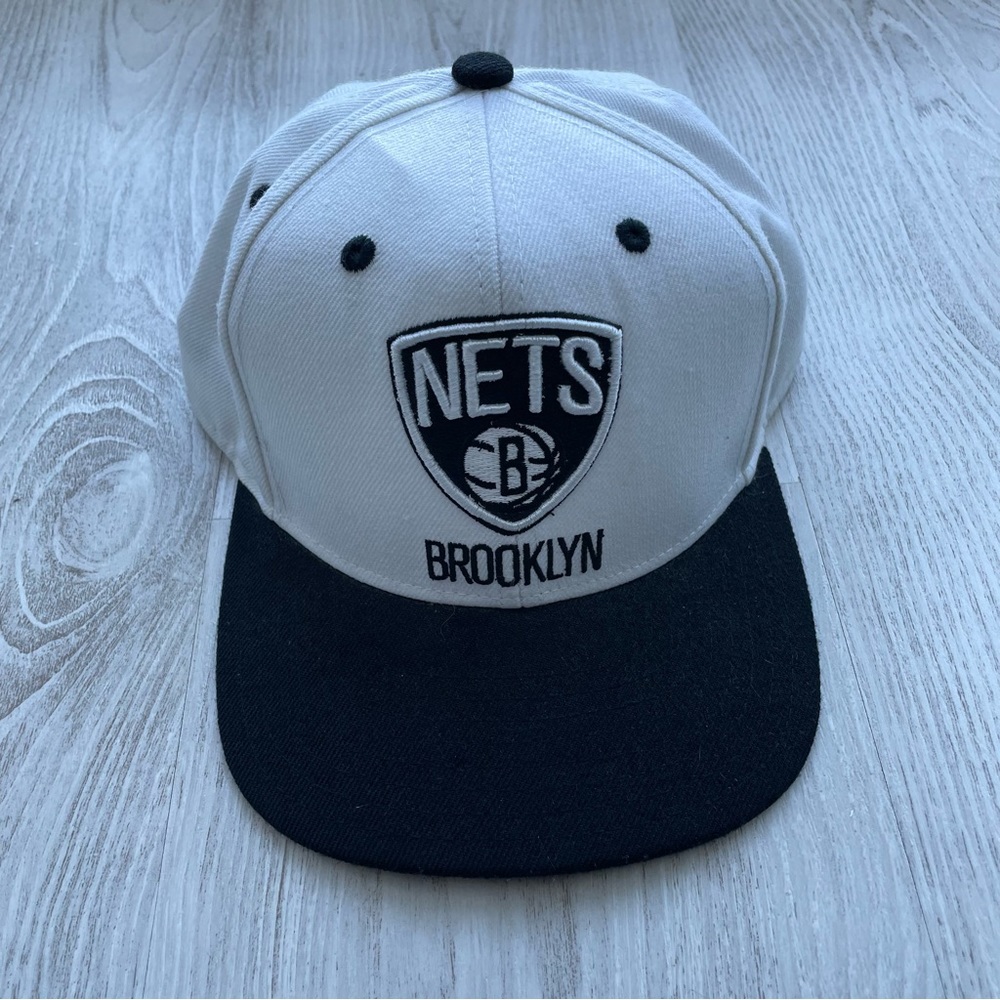 Adidas NBA Brooklyn Nets white black adjustable SnapBack hat flat brim sticker
